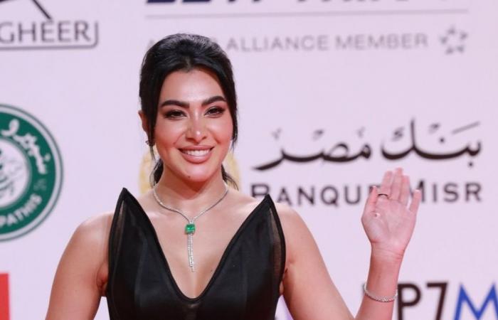 رانيا
      يوسف
      ومريهان
      حسين
      وتامر
      أمين..
      توافد
      نجوم
      الفن
      والإعلام
      على
      ختام
      مهرجان
      القاهرة
      السينمائي
      |صور