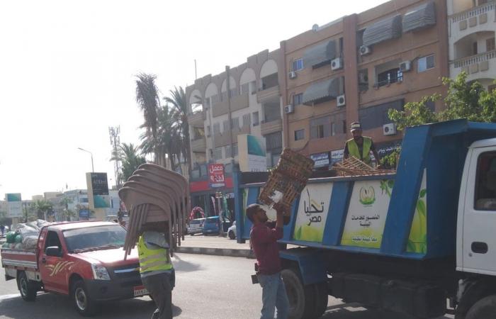 حملة
      مكبرة
      لإزالة
      الإشغالات
      والباعة
      الجائلين
      في
      دمياط
      الجديدة
      (صور)