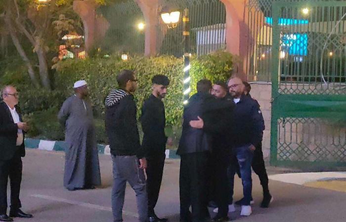 تامر
      حسني
      وأحمد
      زاهر
      وميريهان
      حسين
      أول
      الحضور
      في
      عزاء
      محمد
      رحيم