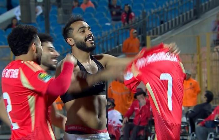 دوري
      أبطال
      أفريقيا:
      محمود
      كهربا
      يسجل
      الهدف
      الرابع
      للنادي
      الأهلي
      في
      مرمى
      استاد
      أبيدجان
      في
      الدقيقة
      48