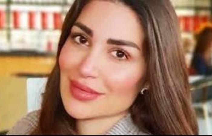 سارة
      نخلة
      تهاجم
      ويجز:
      اسمك
      لسه
      بالقلم
      الرصاص
      ورامي
      صبري
      أستاذ
      بالنسبالك