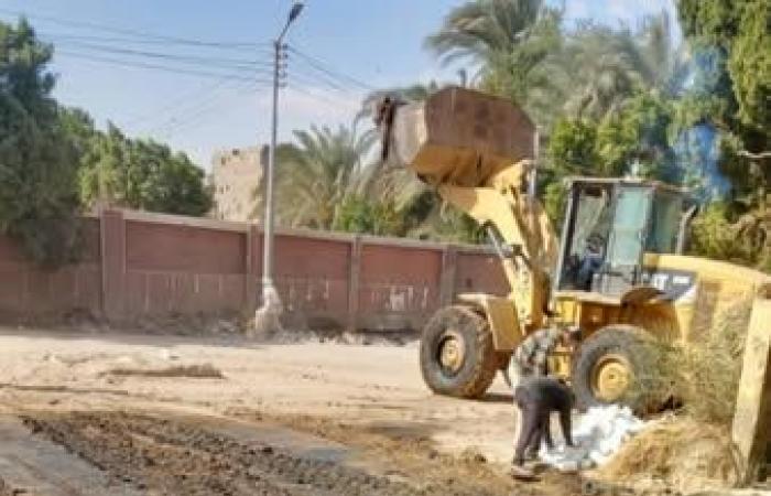 حل
      مشكلة
      الصرف
      الصحي
      ورفع
      مستوى
      جودة
      الخدمات
      بقرية
      دير
      الجنادلة