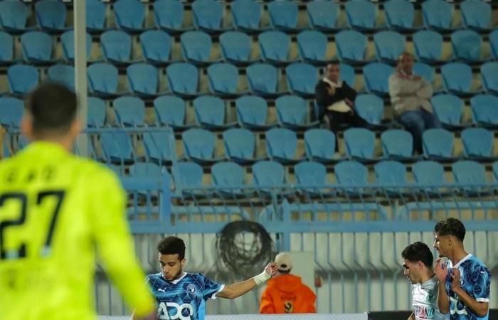 هدف
      "الشامي"
      يقود
      المصري
      للفوز
      على
      بيراميدز
      وتصدر
      الدوري