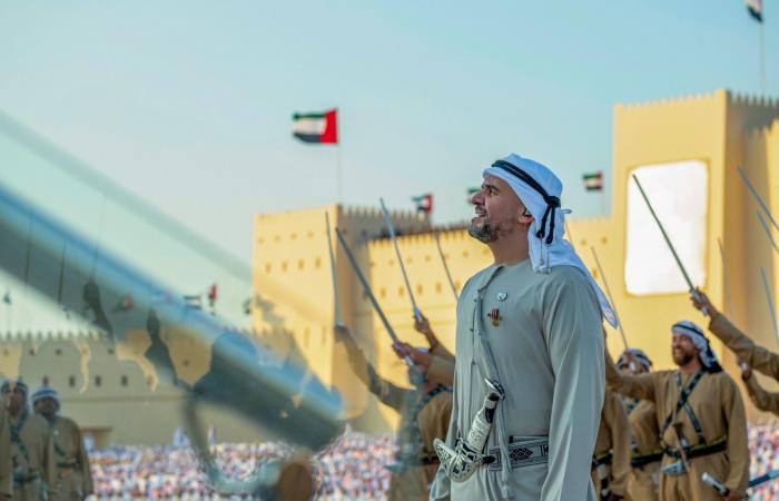 حسين
      الجسمي
      يشارك
      بمسيرة
      الاتحاد
      بالوثبة
      في
      أبو
      ظبي
      "صور"