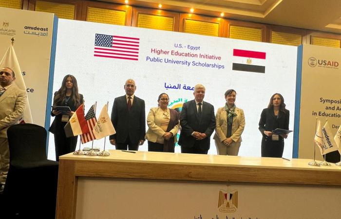 رئيس
      جامعة
      المنيا:
      بروتوكول
      تعاون
      مع
      الوكالة
      الأمريكية
      للتنمية
      الدولية
      لتطوير
      مركز
      ذوي
      الهمم