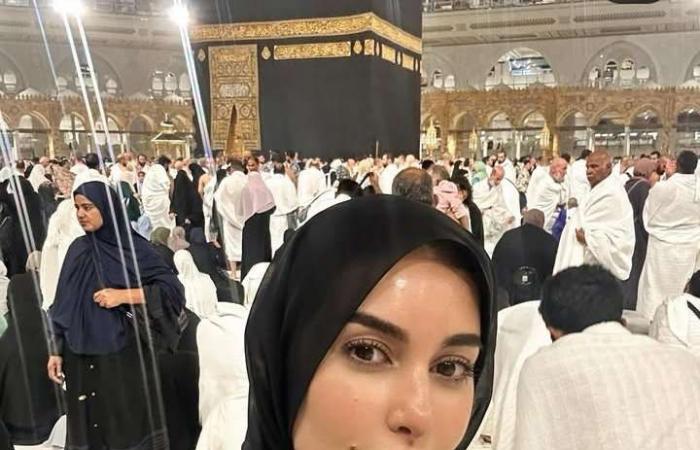 ياسمين
      صبري
      تؤدي
      مناسك
      العمرة:
      اللهم
      ارزقني
      حبك
      وكل
      عمل
      يقربني
      إلى
      حبك