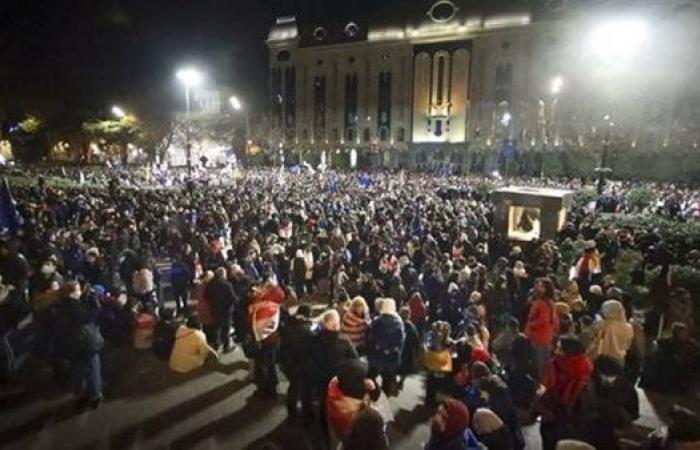 الحزب
      الحاكم
      في
      جورجيا
      يعين
      مواليا
      لروسيا
      من
      أقصى
      اليمين
      رئيسا