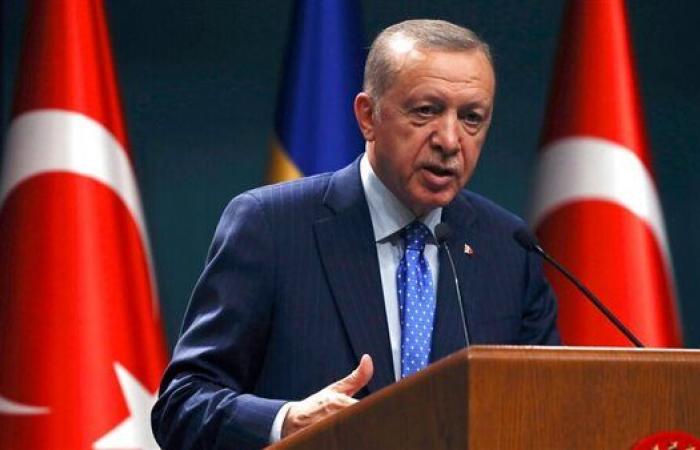 أردوغان:
      يجب
      تهيئة
      الظروف
      المستدامة
      لبقاء
      السوريين
      في
      بلادهم
      وإعادة
      الإعمار