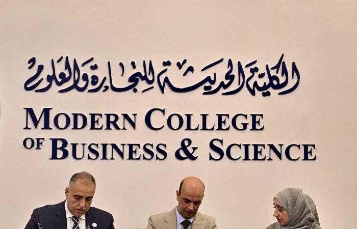 جامعة
      مصر
      للعلوم
      والتكنولوجيا
      تتعاون
      مع
      سلطنة
      "عمان"
      و"الإمارات"
      لتعزيز
      التبادل
      الأكاديمي