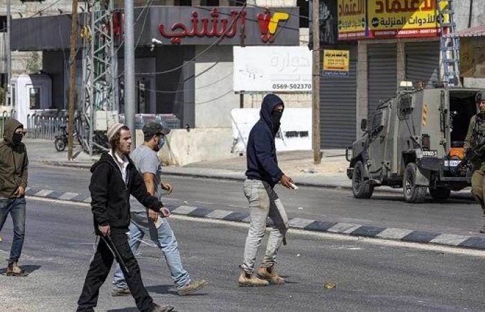 مستوطنون
      يحرقون
      أجزاء
      من
      المسجد
      الجديد
      فى
      قرية
      مردة
      بالضفة
      الغربية