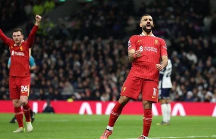 جماهير
      ليفربول
      تكافئ
      محمد
      صلاح
      بعد
      تألقه
      أمام
      توتنهام