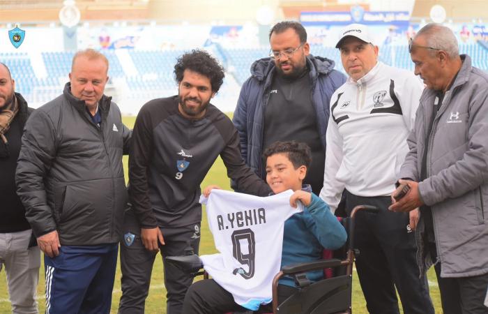 غزل
      المحلة
      يكرم
      الطفل
      بدر
      شعبان..
      ورئيس
      النادي
      يهديه
      كرسيًا
      كهربائيًا|
      صور