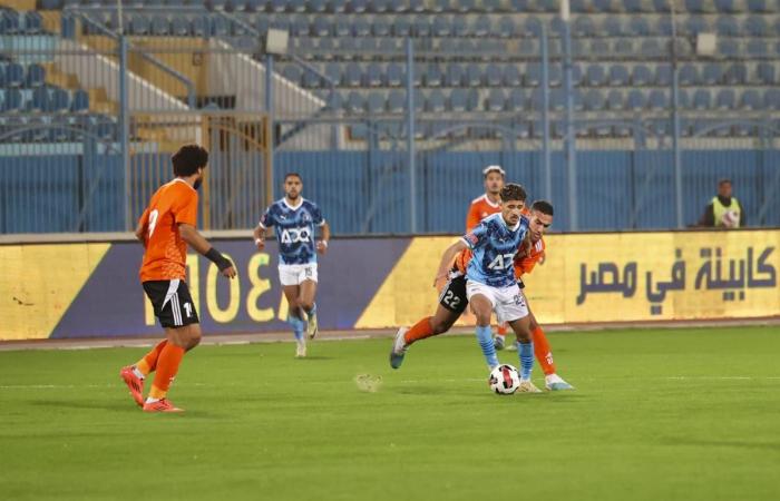 بيراميدز
      يكتسح
      فاركو
      بثلاثية
      ويتقاسم
      صدارة
      الدوري
      مع
      الزمالك
      والمصري
      ..
      صور