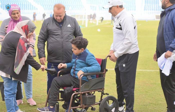 غزل
      المحلة
      يكرم
      الطفل
      بدر
      شعبان..
      ورئيس
      النادي
      يهديه
      كرسيًا
      كهربائيًا|
      صور