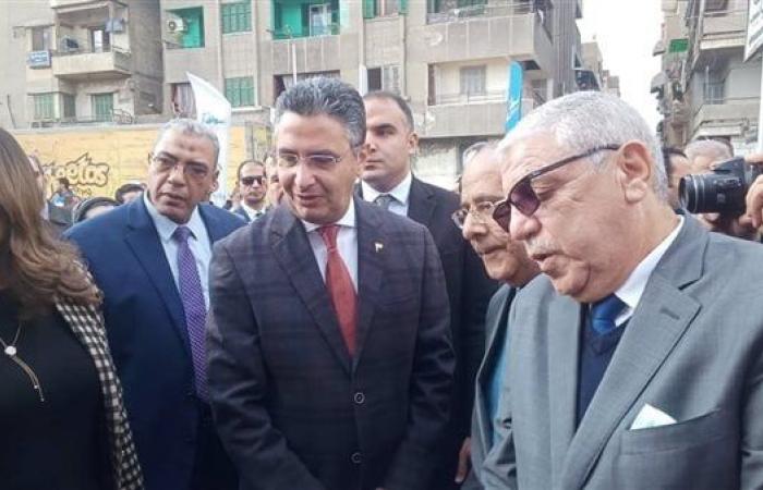 وزير
      التموين
      يعلن
      مد
      "أسواق
      اليوم
      الواحد"
      ليومين
      بكل
      منفذ