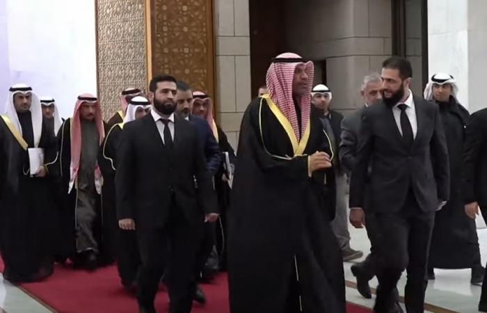 عاجل|أحمد
      الشرع
      يستقبل
      أمين
      عام
      مجلس
      التعاون
      الخليجي
      ووزير
      خارجية
      الكويت