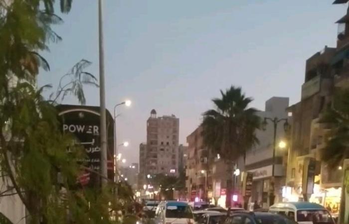 سقوط
      شجرة
      عملاقة
      في
      دمنهور
      يسبب
      تهشم
      سيارات..
      صور