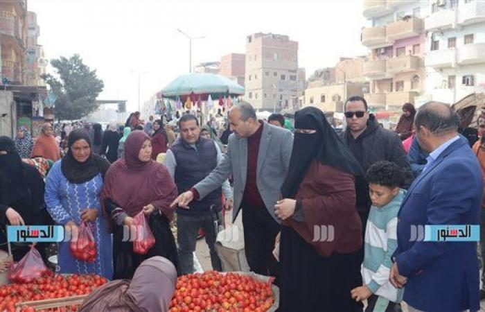 سكرتير
      عام
      مساعد
      بني
      سويف
      يتابع
      منظومة
      العمل
      بمبادرة
      "سوق
      اليوم
      الواحد"