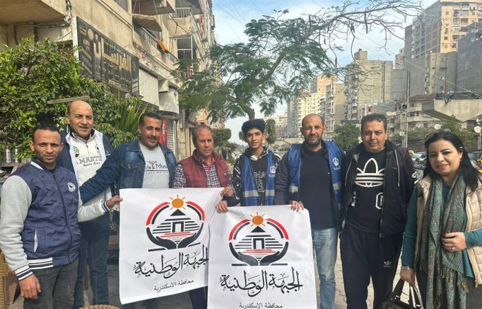 "شباب
      الإسكندرية"
      يحتشدون
      لتحرير
      التوكيلات
      التأسيسية
      لحزب
      الجبهة
      الوطنية
      (صور)