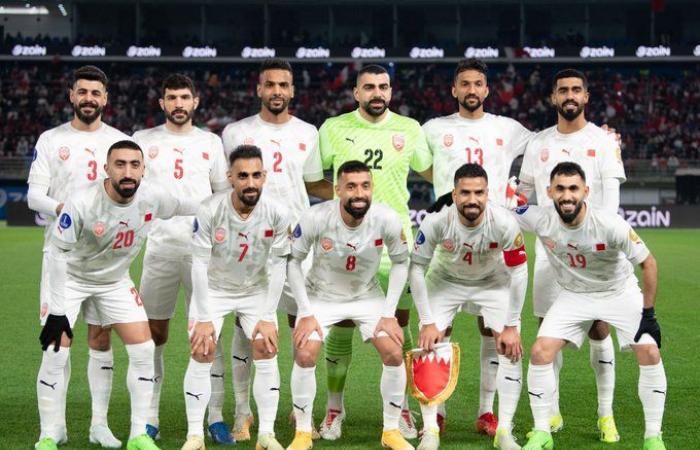 منتخب
      البحرين
      يتوج
      بكاس
      الخليج
      العربي
      بالفوز
      على
      عمان
      (1/2)
      في
      المباراة
      النهائية