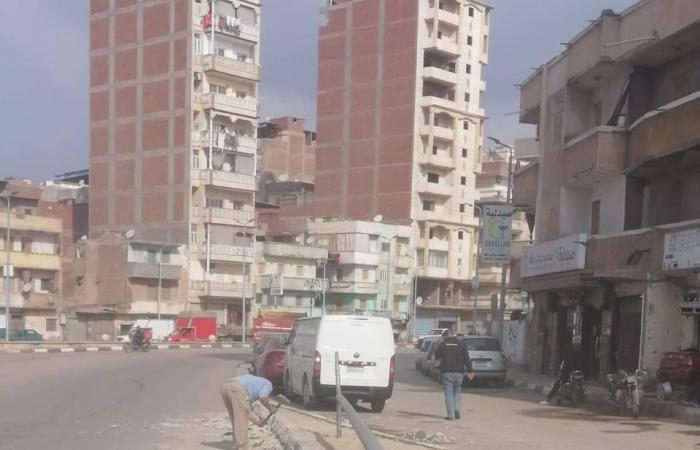 رئيس
      مدينة
      دمنهور
      يتابع
      أعمال
      تطوير
      ميدان
      المعهد
      الديني