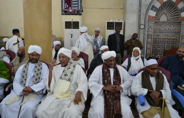 أبرزها
      السمانية
      والكباشية.."صوفية
      السودان"
      تشارك
      فى
      احتفالات
      مولد
      الإمام
      صالح
      الجعفرى
      (صور)