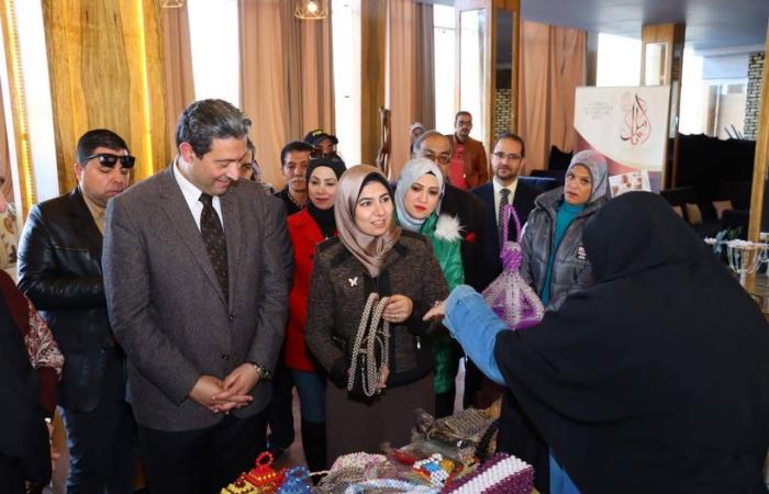 محافظ
      دمياط
      يفتتح
      معرض
      "آيادى
      مصر"
      للحرف
      اليدوية
      والتراثية..
      صور