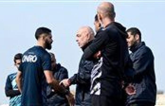 جروس
      يطالب
      لاعبي
      الزمالك
      بغلق
      ملف
      الكونفدرالية
      والتركيز
      في
      بطولة
      الدوري