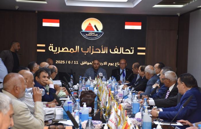 عفت
السادات
باجتماع
تحالف
الأحزاب:
تركيز
شديد
على
المقاعد
الفردية
حتى
وإن
لم
يكن
هناك
ممثلين
على
كافة
المقاعد