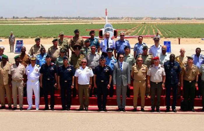 القوات
      المسلحة
      تنظم
      زيارة
      للملحقين
      العسكريين
      إلى
      عدد
      من
      المنشآت..
      صور