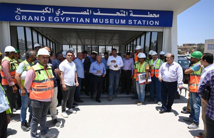 الوزير
      يتابع
      جاهزية
      الطريق
      الدائري
      والأتوبيس
      الترددي
      والخط
      الرابع
      للمترو
      لافتتاح
      المتحف
      المصري
      الكبير
