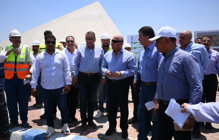 الوزير
      يتابع
      جاهزية
      الطريق
      الدائري
      والأتوبيس
      الترددي
      والخط
      الرابع
      للمترو
      لافتتاح
      المتحف
      المصري
      الكبير