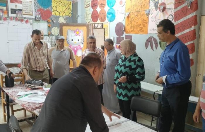 بالصور..
      وكيل
      التعليم
      بالجيزة
      تتابع
      استعدادات
      لجان
      امتحانات
      الثانوية
      العامة