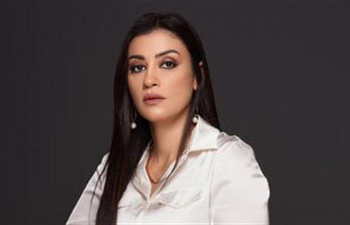 ريهام
      عياد:
      اطلّقت
      بعد
      16
      سنة
      زواج
      واتعالجت
      نفسيا
      ورجعتله
      عروسة
      من
      جديد