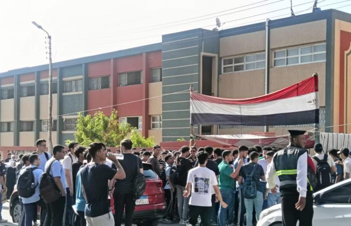انطلاق
      امتحانات
      الثانوية
      العامة
      بالإسماعيلية..
      الطلاب
      يؤدون
      التربية
      الدينية
      والوطنية
      وسط
      استعدادات
      مشددة