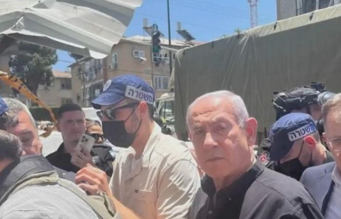 «مصدومين
      من
      حجم
      الكارثة»..
      نتنياهو
      ووزراء
      يتفقدون
      موقع
      سقوط
      الصواريخ
      الإيرانية
      في
      تل
      أبيب