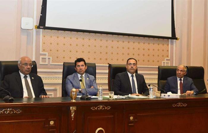 400
      ساعة
      عمل..
      رئيس
      شباب
      النواب:عقدنا
      607
      اجتماع
      وناقشنا
      615
      طلب
      إحاطة