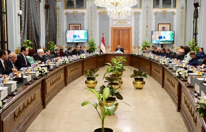 اللجنة
      العامة
      لمجلس
      النواب
      تجتمع
      لاستعراض
      نشاط
      المجلس
      خلال
      الفصل
      التشريعي
      الثاني