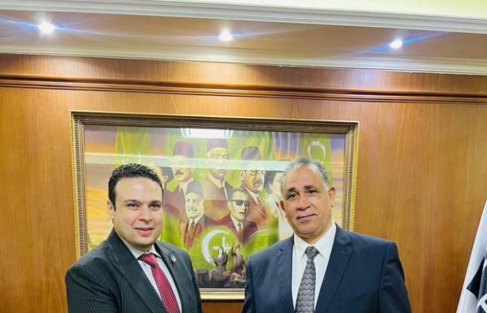 حزب
      العدل
      يدعم
      نقابة
      المحامين
      في
      مطالبها
      المشروعة
      بشأن
      أزمة
      الرسوم
      القضائية