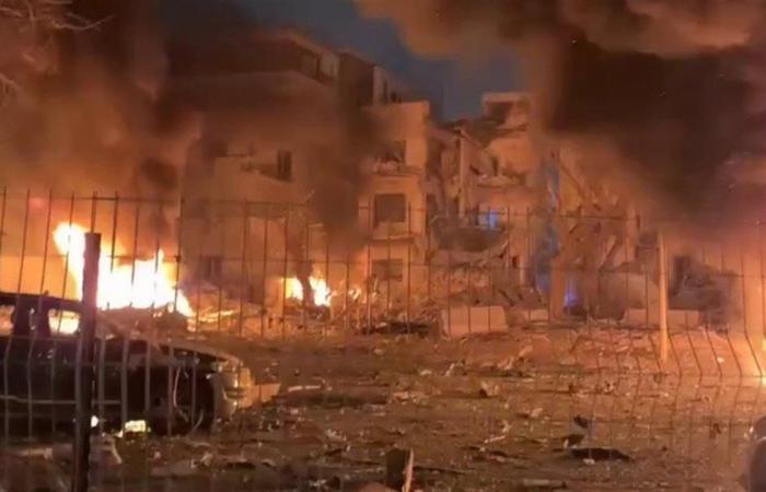 لحظة
      رعب
      موثقة..
      صاروخ
      إيراني
      يسقط
      على
      إسرائيلية
      خلال
      بث
      مباشر
      (فيديو)