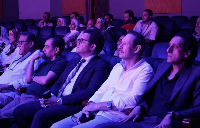 وزير
      الثقافة
      يشيد
      بـ"كارمن":
      معالجة
      جريئة
      ورؤية
      فنية
      راقية
