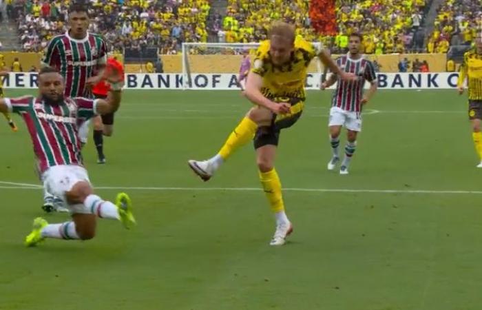 كأس
      العالم
      للأندية..
      التعادل
      السلبي
      يحسم
      الشوط
      الأول
      بين
      فلومينينسي
      ودورتموند