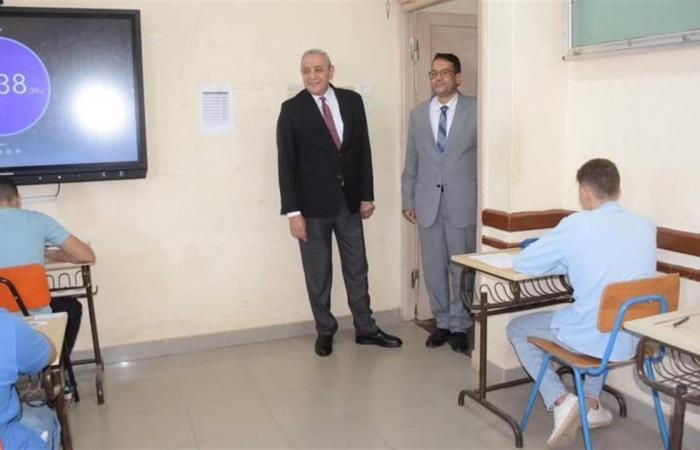 طلاب
      الثانوية
      العامة
      بالغربية
      يؤدون
      الامتحان
      في
      اللغة
      الأجنبية
      الثانية
      اليوم