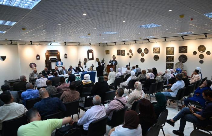 تقديرًا
      لعطائه..
      «الثقافة»
      تكرم
      محمد
      سلماوي
      في
      احتفالية
      بقصر
      الإبداع
      الفني|
      صور