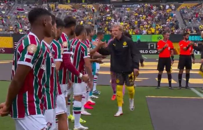 كأس
      العالم
      للأندية..
      التعادل
      السلبي
      يحسم
      الشوط
      الأول
      بين
      فلومينينسي
      ودورتموند