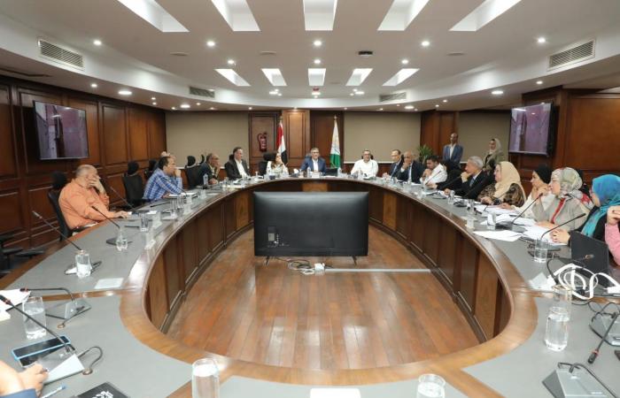 محافظ
      الجيزة
      يعقد
      اللقاء
      الأسبوعي
      لبحث
      شكاوى
      المواطنين