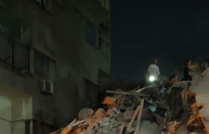 محافظ
      القاهرة
      يتابع
      عمليات
      إنقاذ
      سكان
      عقار
      السيدة
      زينب
      المنهار