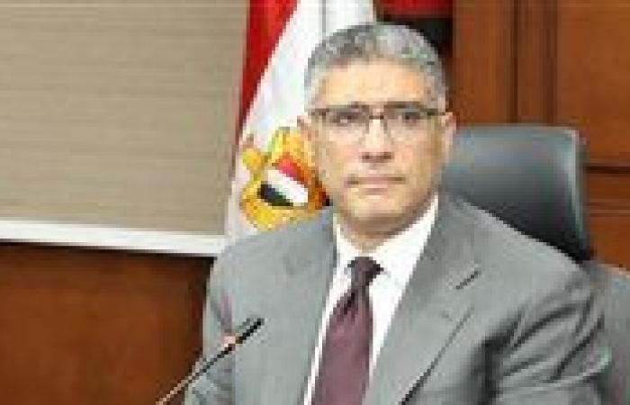 محافظ
      الجيزة
      يكلف
      بسرعة
      طرح
      المشروعات
      الجديدة
      لتحسين
      مستوي
      الخدمات
      المقدمة
      للمواطنين