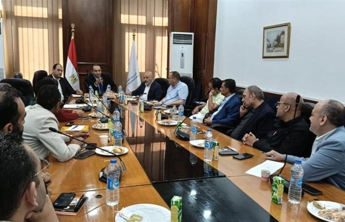 اجتماع
      بين
      "شعبة
      الذهب"
      و"مصلحة
      الدمغة"
      لبحث
      تحديات
      الصناعة
      وملف
      التصدير