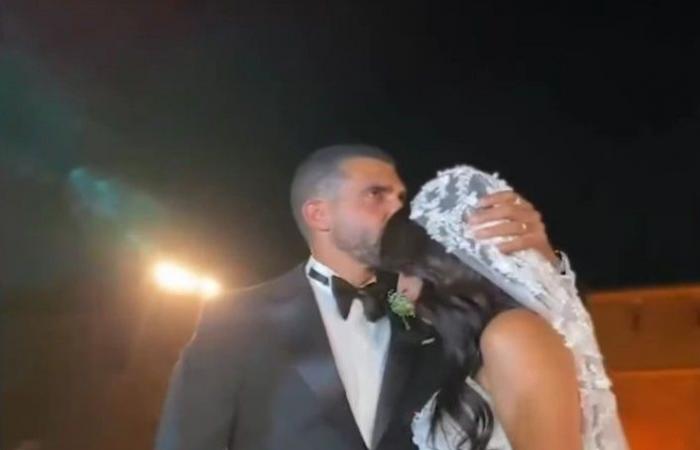 بكاء
      ماجد
      المصري
      وتأثر
      ابنته..
      اللقطات
      الأولى
      من
      زفاف
      ماهيتاب
      ابنة
      ماجد
      المصري